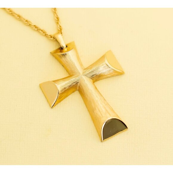 Vintage Elegant Celtic Cross Necklace by Avon 30 inch i24 - Picture 1 of 4